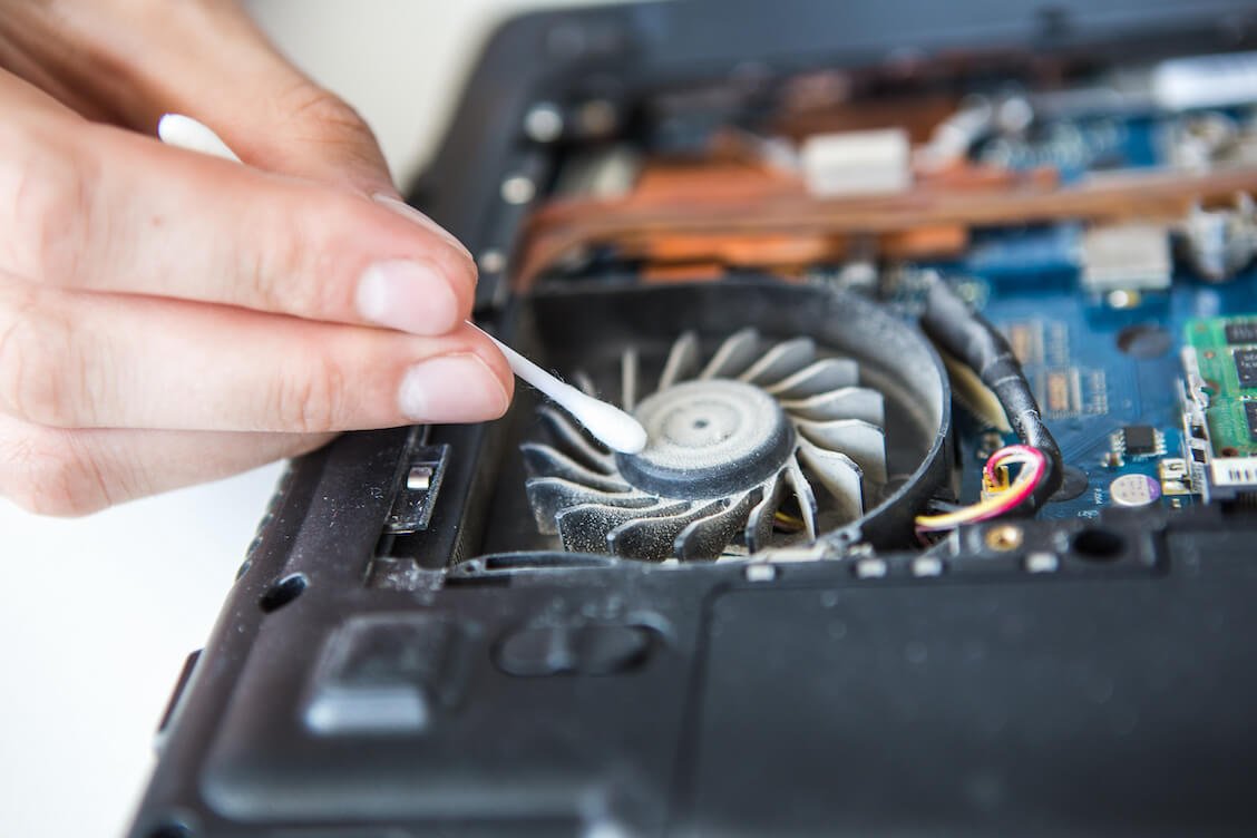 Dust-Free PC: Expert Tips How to Clean a Computer